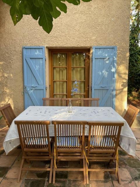 2 Pieces Terrasse Et Piscine Privatives Dans Maison Traditionnelle Appartement Châteauneuf-le-Rouge