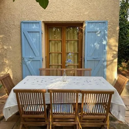 2 Pieces Terrasse Et Piscine Privatives Dans Maison Traditionnelle Châteauneuf-le-Rouge Exterior photo