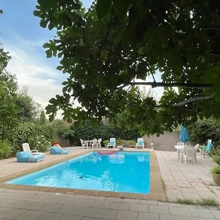 2 Pieces Terrasse Et Piscine Privatives Dans Maison Traditionnelle Châteauneuf-le-Rouge Exterior photo