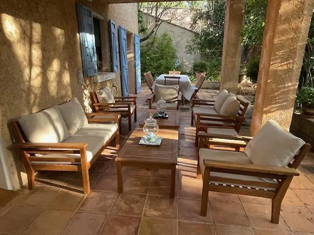 2 Pieces Terrasse Et Piscine Privatives Dans Maison Traditionnelle